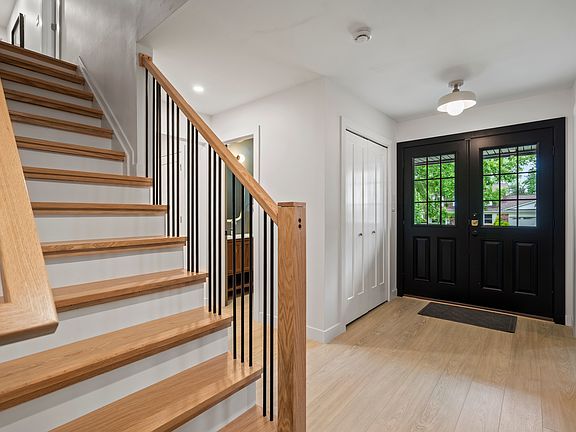 5th image of 711 Medinah Dr