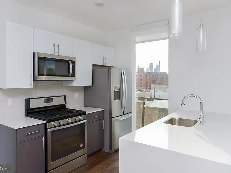 236 Thompson St #B411 — Photo 32