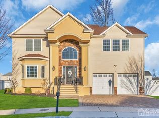 11 Liam Ct, Colonia, NJ 07067