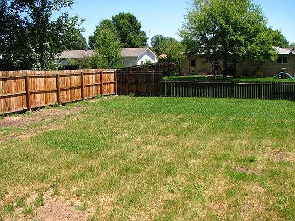 Large Fenced Yard