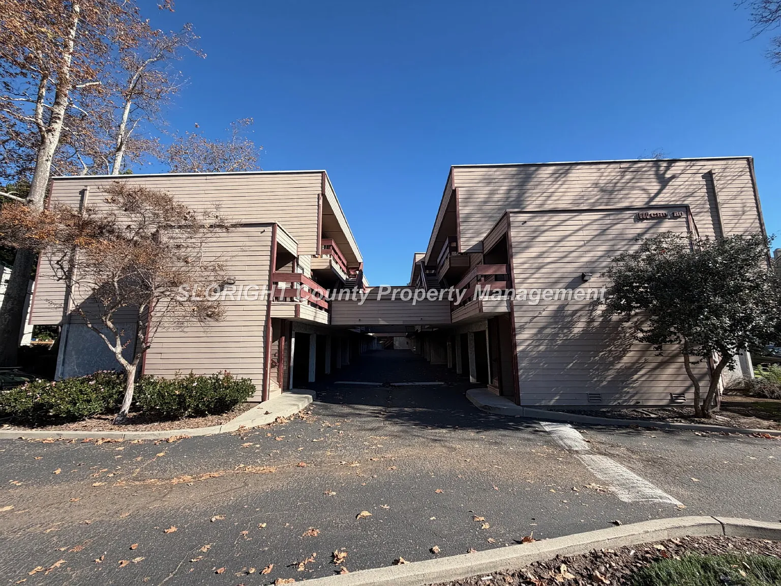2 bed, 1.0 bath, 878 sqft, $2,200 — Photo 1