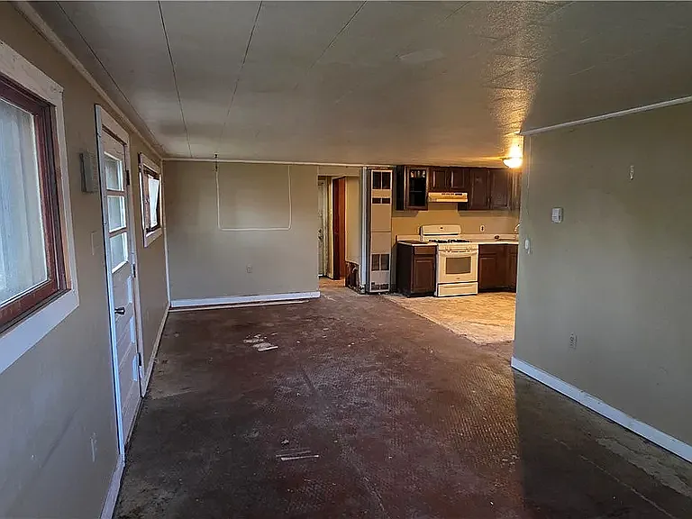 304 Gilbert St — Photo 8