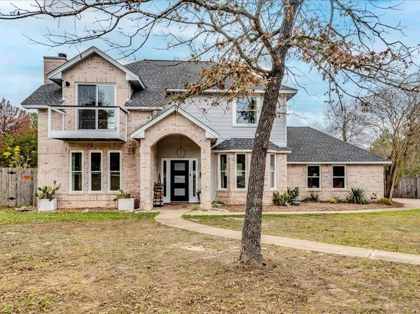 171 N Pin Oak Xing, Elgin, TX 78621