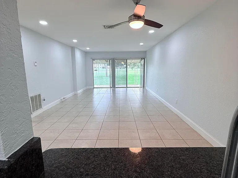 9640 NW 65th St #D10 — Photo 8