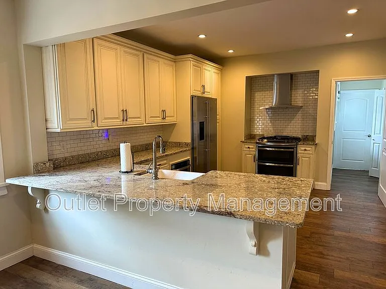 133 E Concord St #A — Photo 4