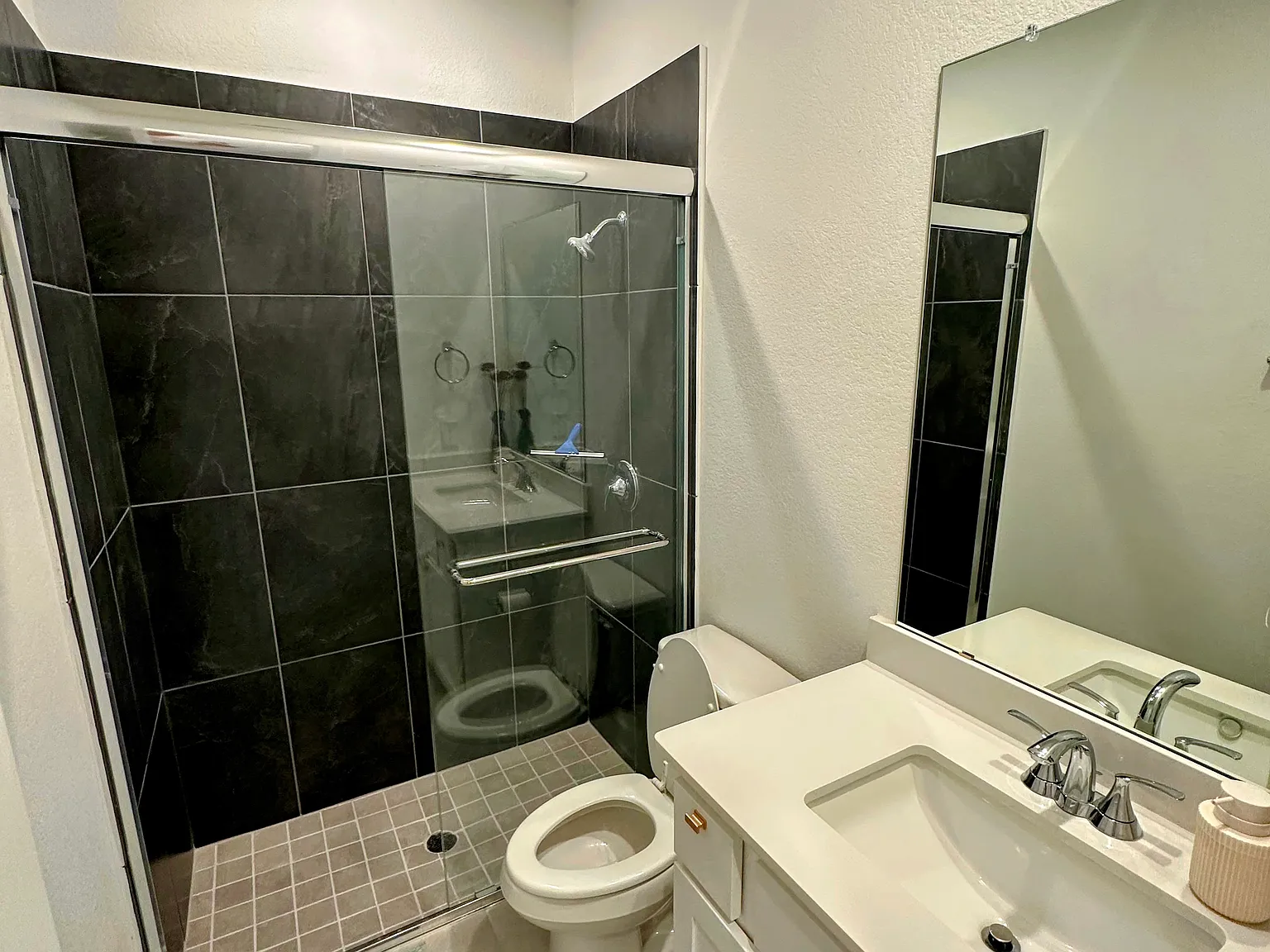 4 bed, 1906 sqft, $2,750 — Photo 4