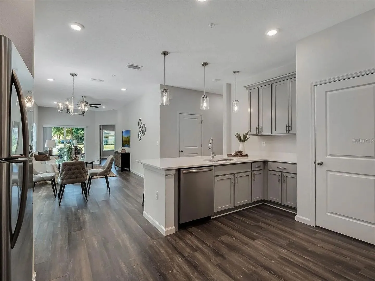 Furnished 4BR Dual-Master Corner Townhome | EV Charger | 6-Mo to Multi-Year | All Pets Welcome — Photo 2