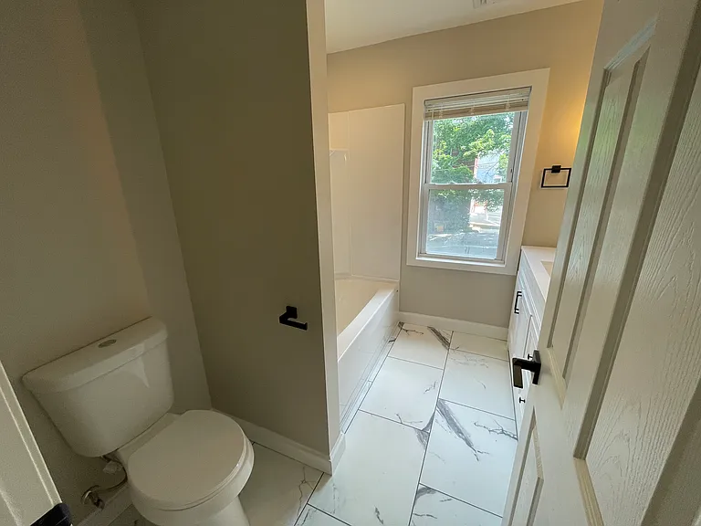 456 N State St #1 — Photo 16