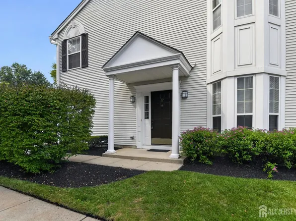 12 Berkshire Ct, Manalapan, NJ 07726
