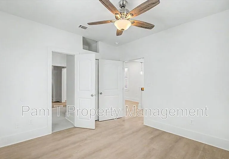 615 W 39th St #B — Photo 13