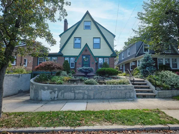 88 Mayfair Avenue, Floral Park, NY 11001