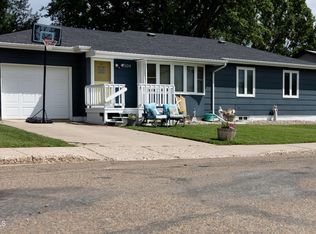 504 6th Ave NE, Watford City, ND 58854