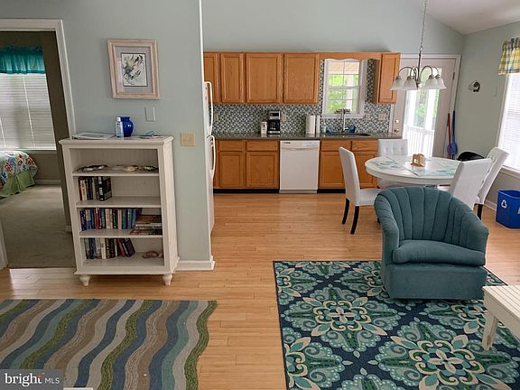 5th image of 34001 Anna Maria Dr #142