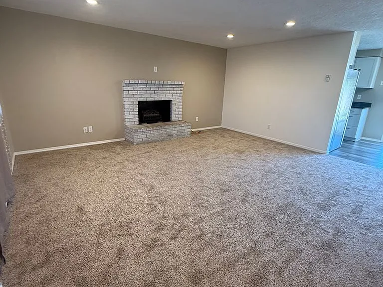 1040 Fenwick St — Photo 4
