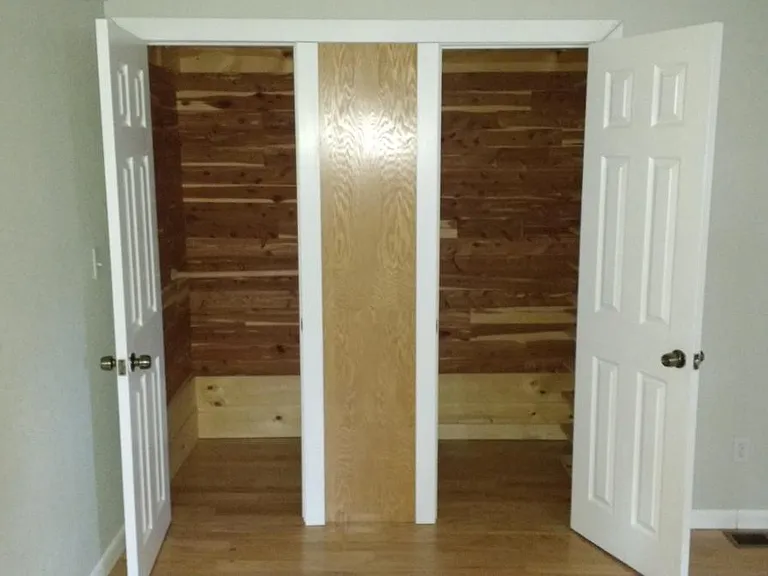 Master Bedroom/2 closets
