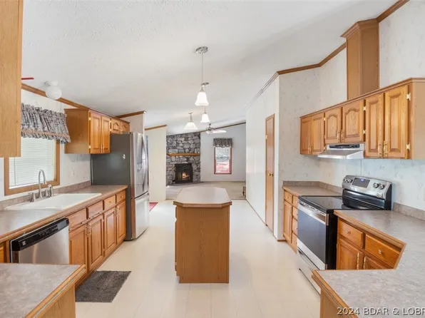 26 Putt N Bay Dr, Sunrise Beach, MO 65079