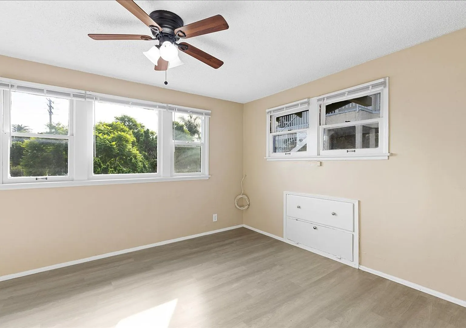 Beautiful One Bedroom Apartment! — Photo 2