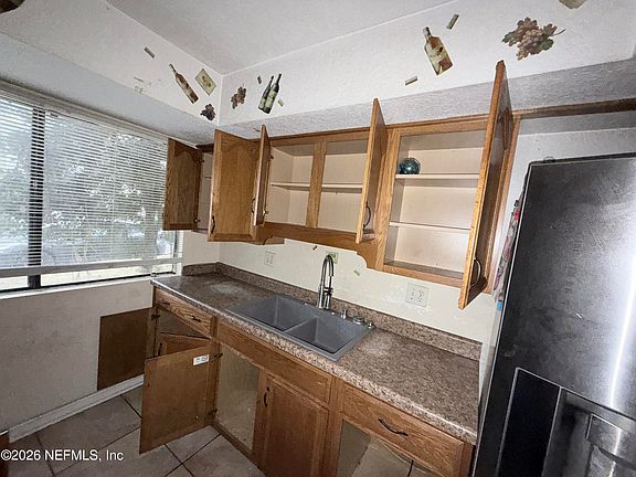 5th image of 718 OAKS MANOR Court #M1-2