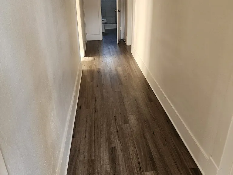 666 W Robinson St — Photo 3