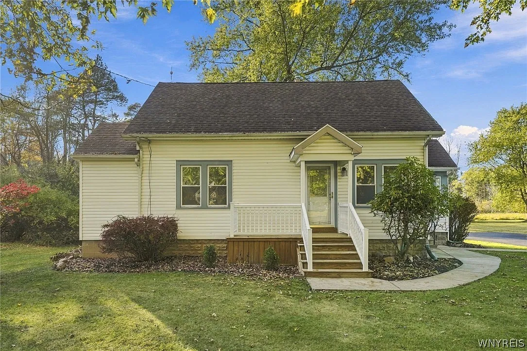 3 bed, 1.0 bath, 1193 sqft, $1,920 — Photo 3