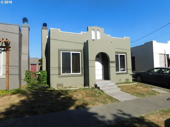 576 S 9th St, Coos Bay, OR 97420