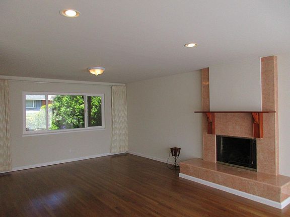 5th image of 2570 Donegal Ave