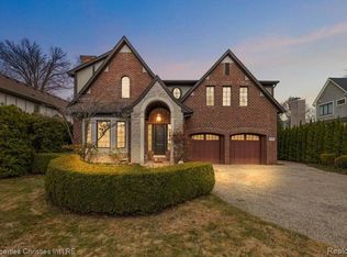 699 Abbey Rd, Birmingham, MI 48009