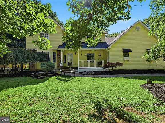 3rd image of 161 Acorn Ln