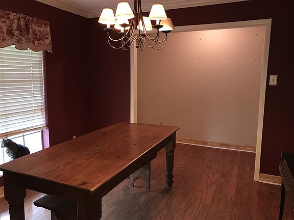 5th image of 104 Larkspur St