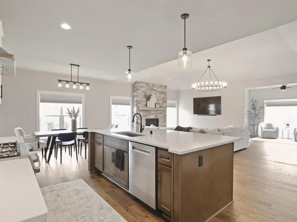 760 BROOKFIELD ROAD #202, Brookfield, WI 53045