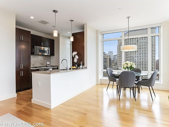 5th image of 400 Stuart St #18C
