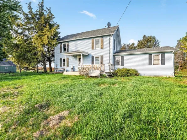 5793 W Town Line Rd, Leaf River, IL 61047