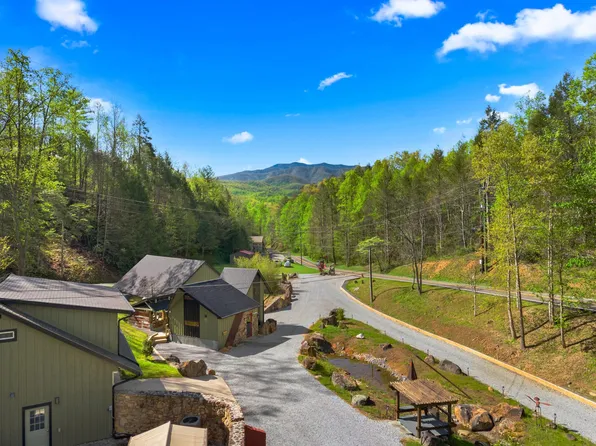 248 Buckhorn Rd, Gatlinburg, TN 37738