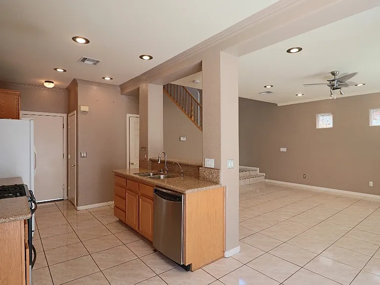 9747 Clifford Walk Ave — Photo 5