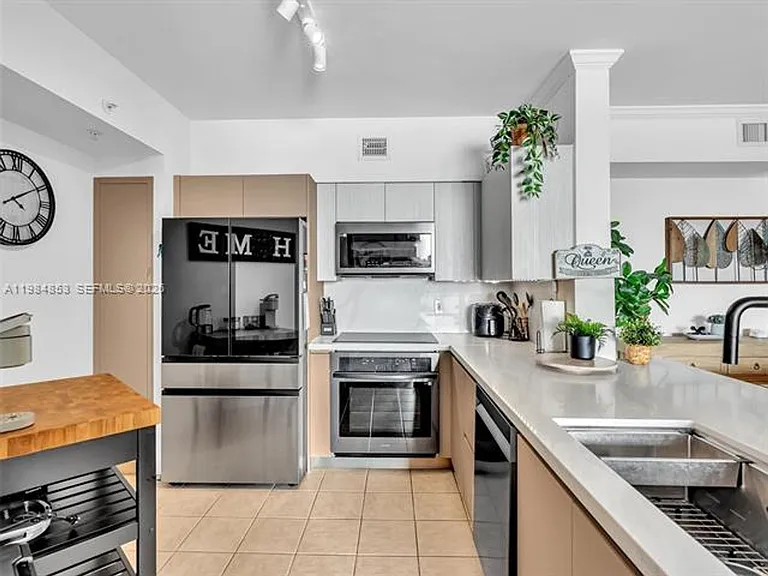 17150 N Bay Rd #2205 — Photo 36
