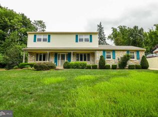 2713 Barry Ln, Huntingdon Valley, PA 19006