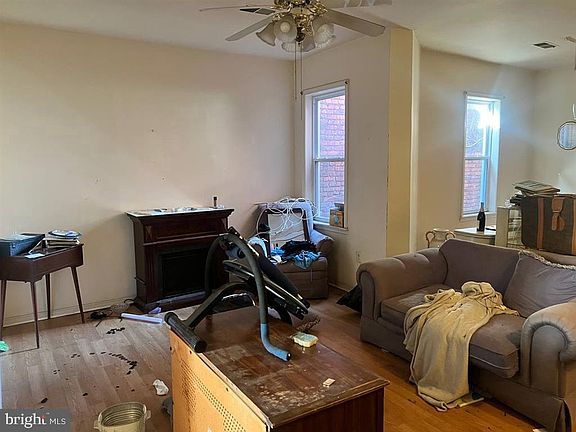 3rd image of 1014 6th St NE