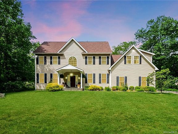 3rd image of 82 Hickory Dr