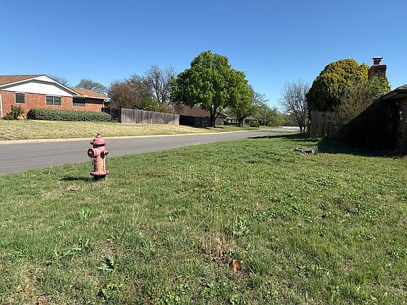 4th image of 5727 NW Chestnut Ln