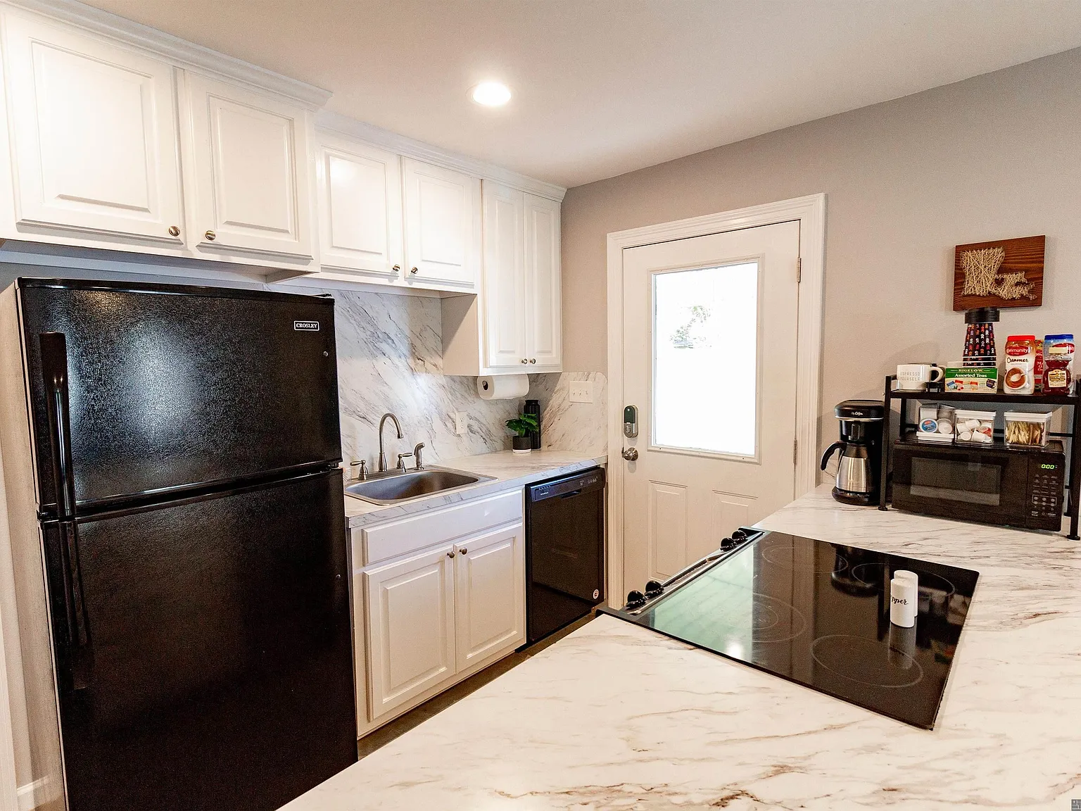 3 bed, 1100 sqft, $2,300 — Photo 4