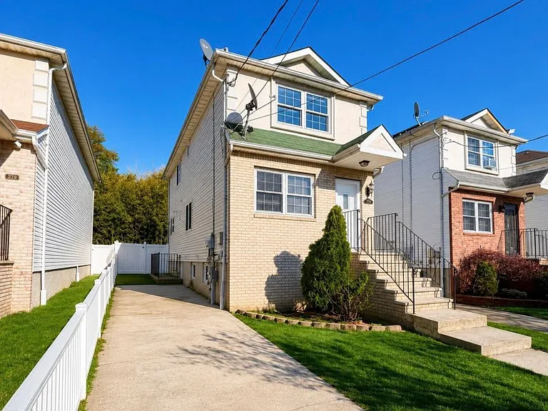 291 Lockman Ave #1 — Photo 1