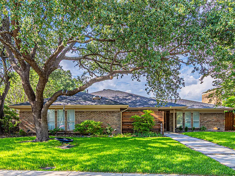 6935 Kingshollow Dr — Photo 2