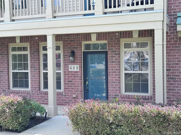 488 Village Dr, Walled Lake, MI 48390