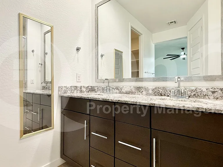 16416 W Saguaro Park Ln — Photo 17