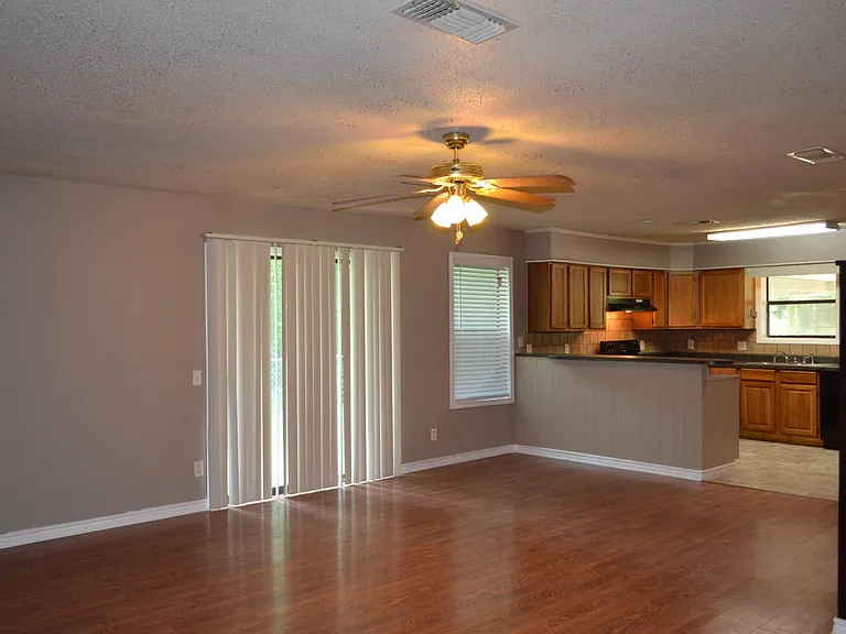 511 White Oak Dr — Photo 23