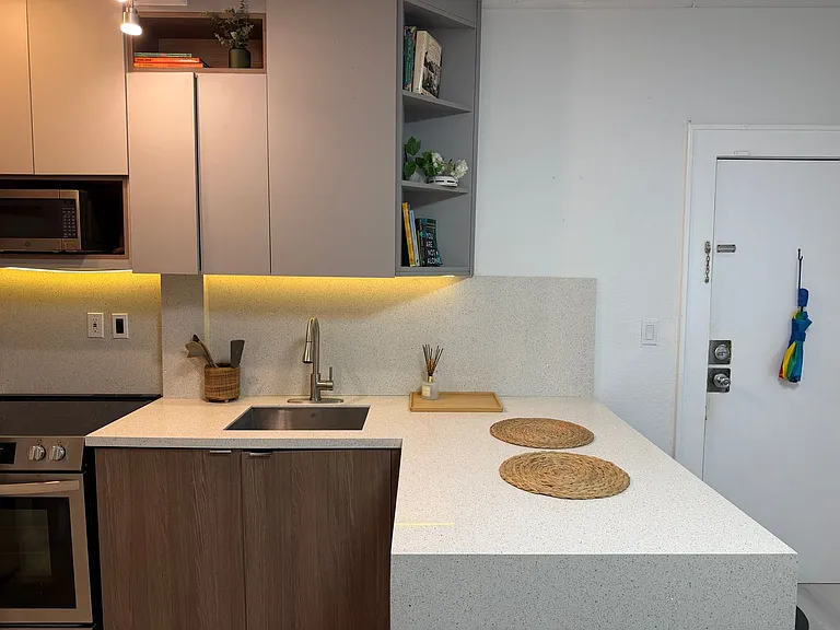 126 Mendoza Ave #2 — Photo 4