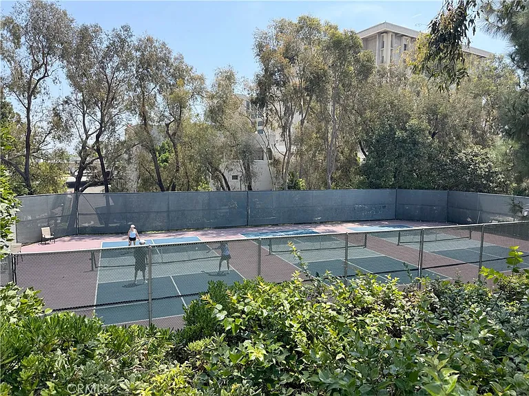 102 Scholz Plz — Photo 25