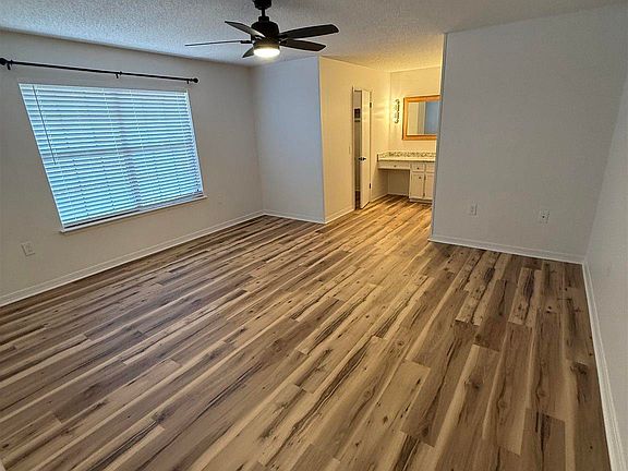 5th image of 208 Elliott Rd