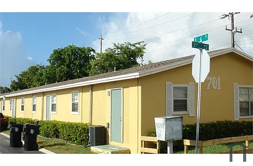 701 S G St Photo 1