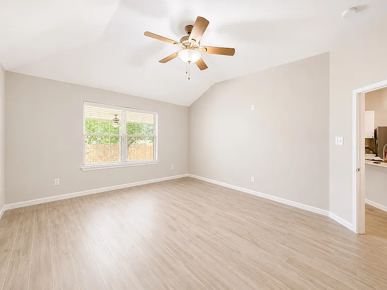 113 Ellicott Dr — Photo 7